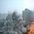 Kinijoje susprogdintas 118 m aukščio pastatas