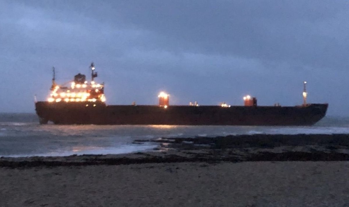 Ant sausumos užplaukė rusų krovininis laivas
