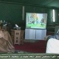 Libijos televizija parodė  gyvaisiais skydais tapusius M.Gaddafio šalininkus