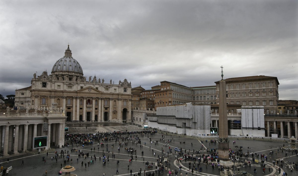 Vatikane prasidėjo konklava