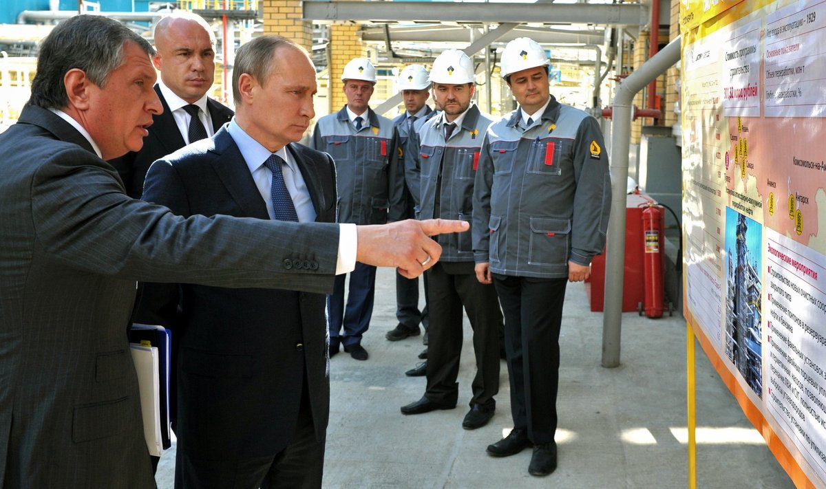 „Rosneft“ vadovas Igoris Sečinas ir Vladimiras Putinas 