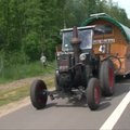 Vokietis į Pasaulio futbolo čempionatą Rusijoje keliauja traktoriumi