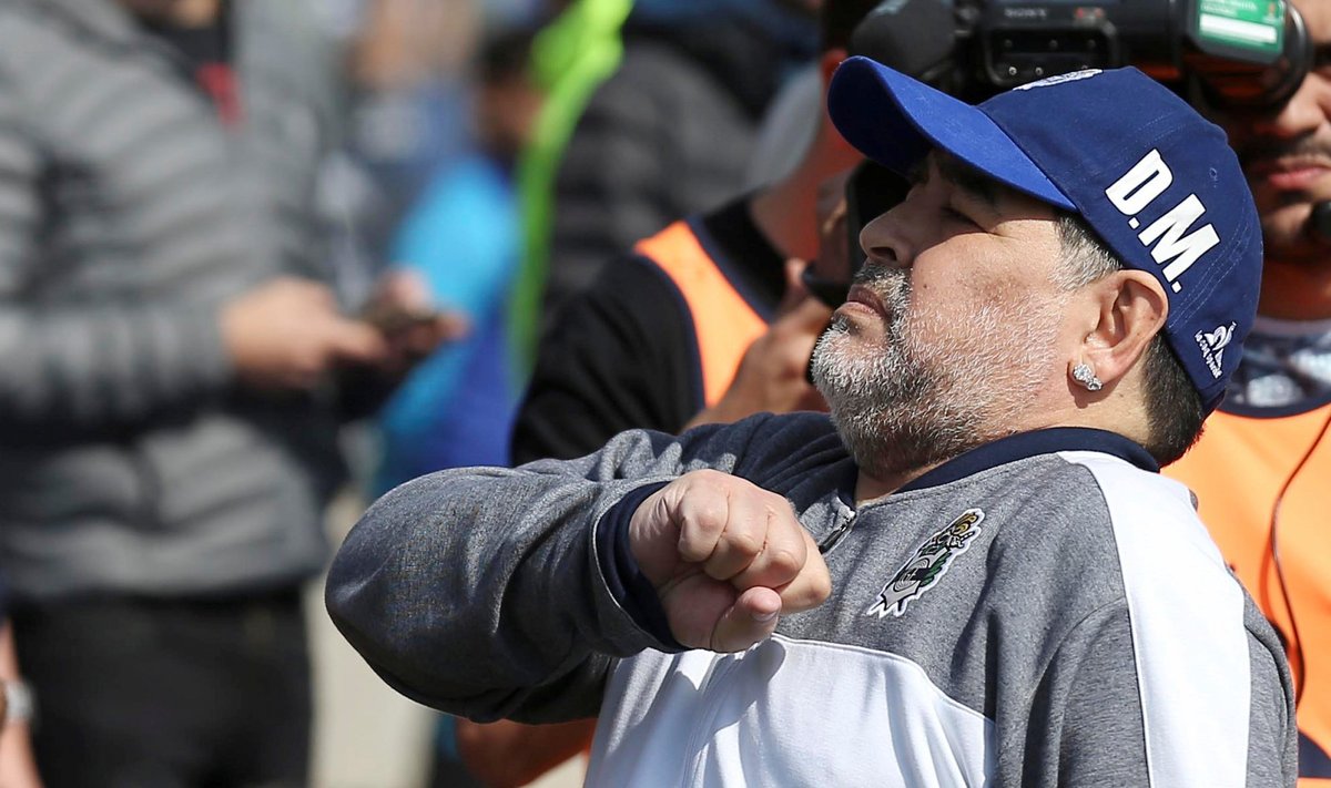 Diego Maradona kaip vyriausiasis "Gimnasia" treneris debiutuoja Argentinos čempionate