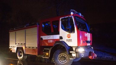 Из-за пожара в многоквартирном доме в Паневежисе были эвакуированы семь человек