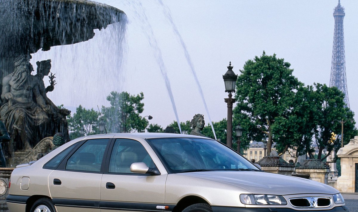 Renault Safrane (1996 m.)