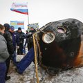 Į Žemę iš TKS sėkmingai grįžo kapsulė „Sojuz“ su trimis žmonėmis