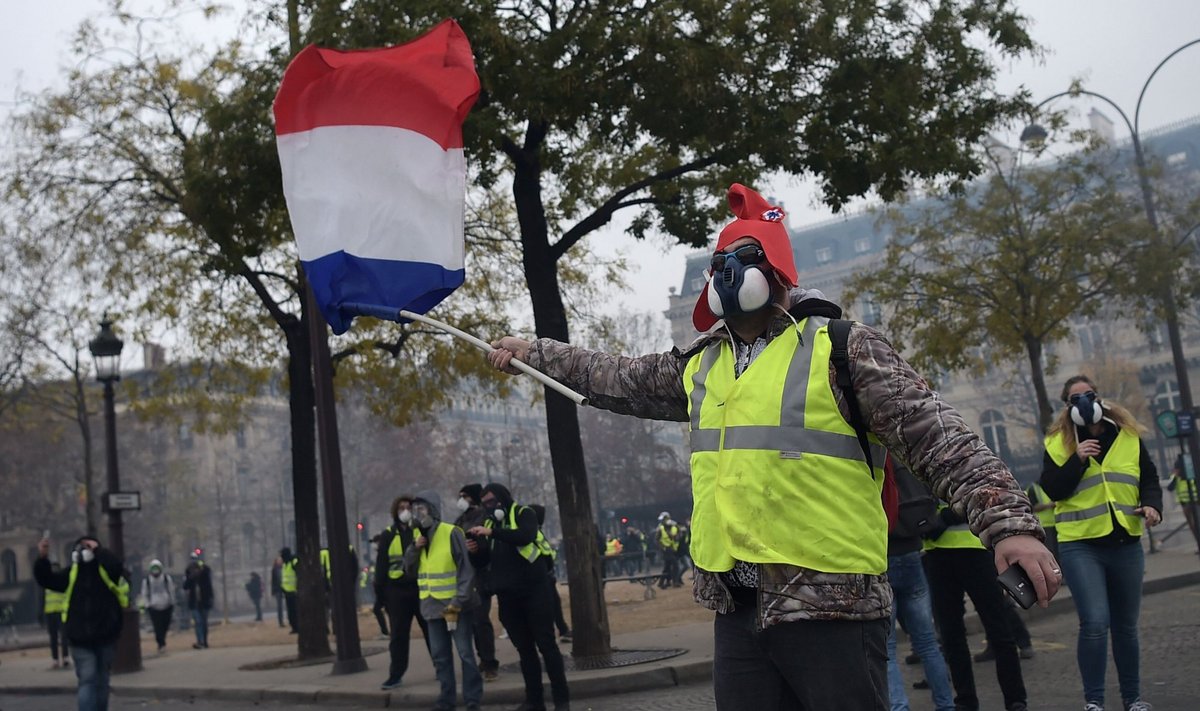 Prancūzijoje - nauji „geltonųjų liemenių“ protestai