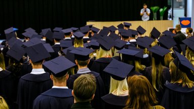 Socialinių mokslo kolegija išdalino diplomus: šventėje netrūko patarimų