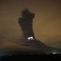 Išsiveržė aktyviausias Indonezijos ugnikalnis