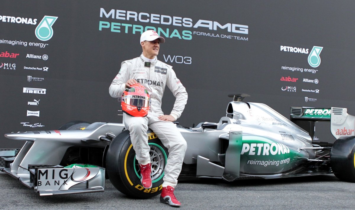 Michaelis Schumacheris prie "Mercedes W03" 