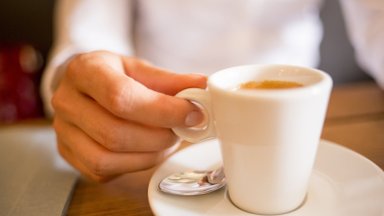Dietologas patarė, kada gerti kavą, kad kofeino poveikis būtų stipresnis, o skrandis neapsunktų