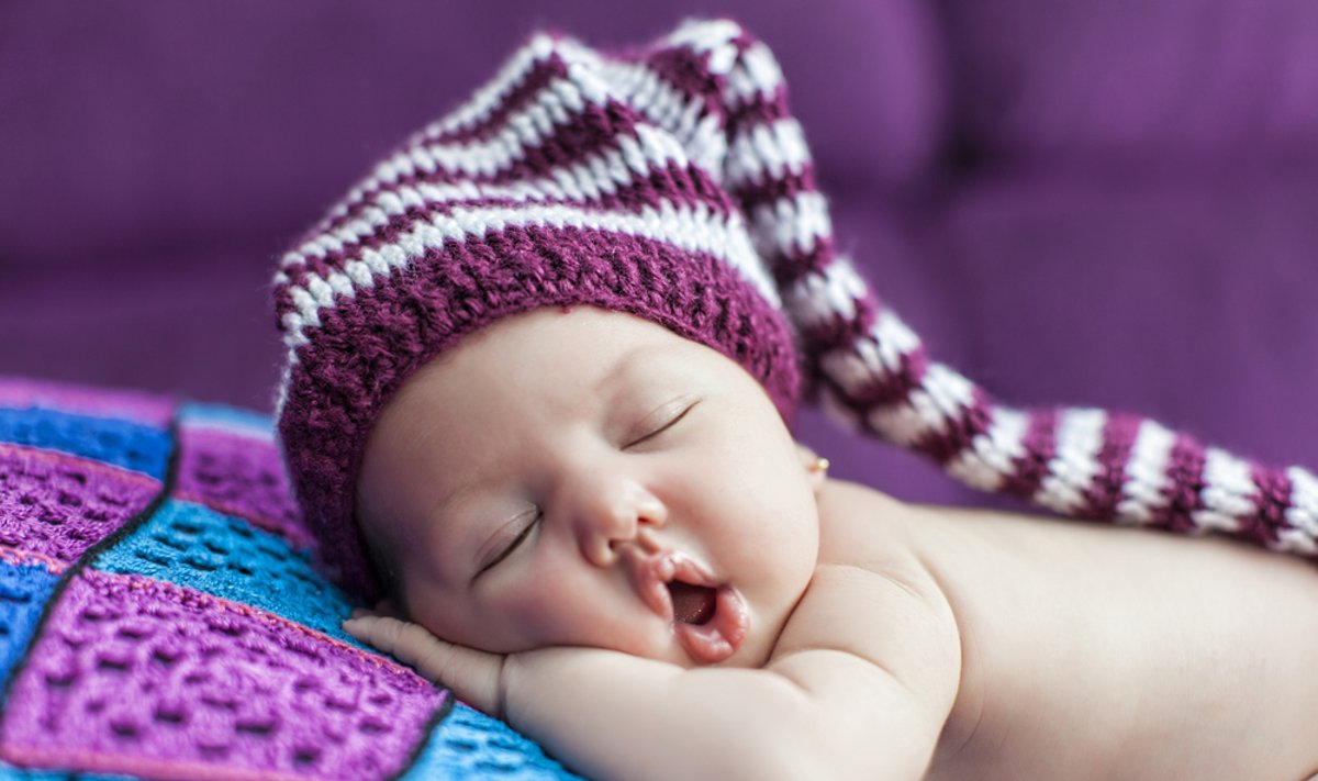 vaikas, kūdikis, naujagimis, miegas, kepurė