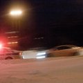 Kaune „Mercedes Benz“ trenkėsi į medį, sužaloti 4 žmonės