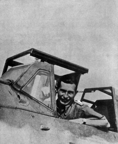 Knygos autorius P. Hennas „Messerschmitt Bf 109“ kabinoje.