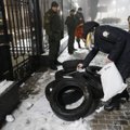 Neramumai Kijeve: aktyvistai protestuoja prie Rusijos ambasados