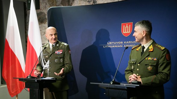 Lithuanian and Polish chiefs of defense agree to hold unannounced military drills