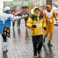 Sekmadienį vilniečiai rinkosi į kalėdinį bėgimą: šventiniai kostiumai pasklido po Vilnių
