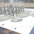 Nejuokingi pokštai Plungėje: užkliuvo fontanas