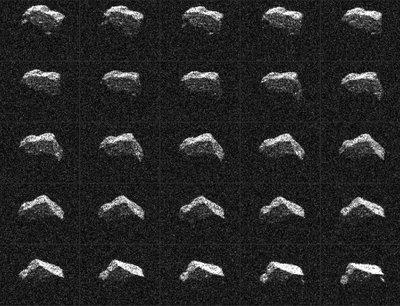 Asteroidas 2017 BQ6, kurio ilgis siekia apie 120 metrų, yra visiškai netaisyklingos formos, kaip matome šiose radaro nuotraukose. NASA/ESO nuotr.