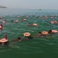 Kinijos kariuomenės brigada surengė plaukimo pratybas