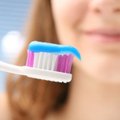 Žinia švaruoliams: neplaunamas dantų šepetėlis – kur kas pavojingesnis nei klozetas