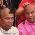 Tailande protestuotojai nusiskuto plikai galvas