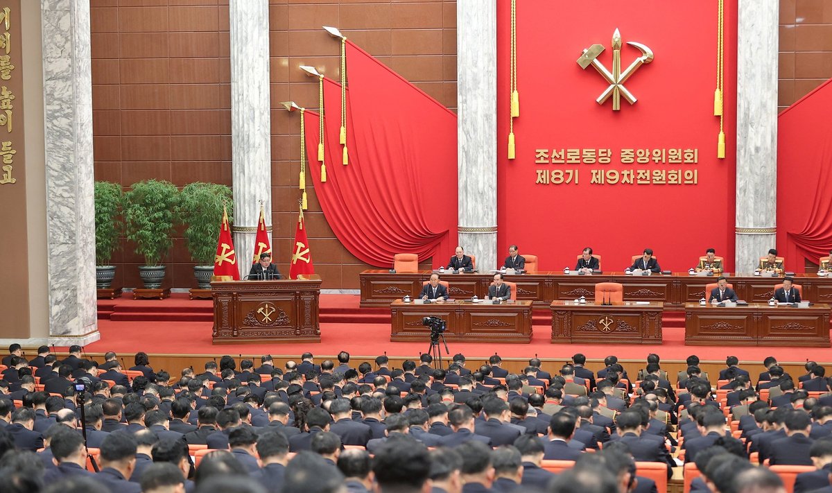 Kim Jong Unas dalyvauja Šiaurės Korėjos Darbininkų partijos susitikime