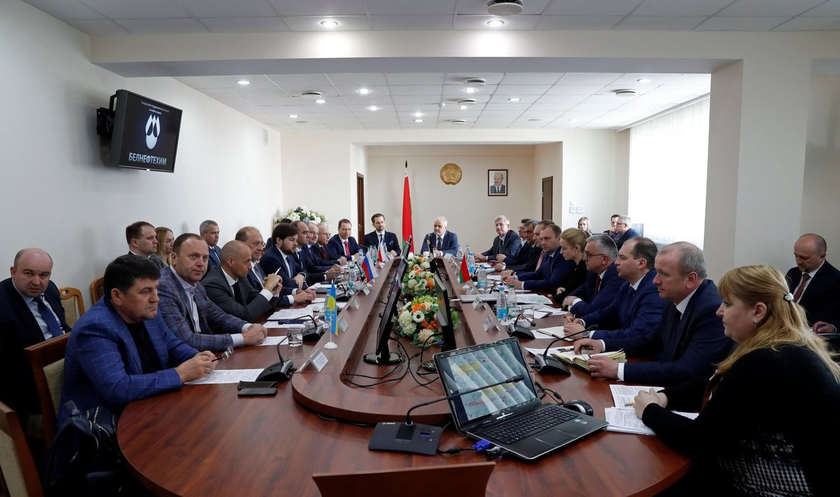 Keturių šalių pareigūnai susitiko Minske spręsti rusiškos naftos kokybės krizę