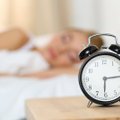 Įspėjo, kas gresia tiems, kurie nuolat neišsimiega: lengviau užmigti gali padėti vienas triukas