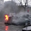 Protestuotojai Briuselyje degino padangas, barstė šieną ir gatvėse pylė skystą mėšlą