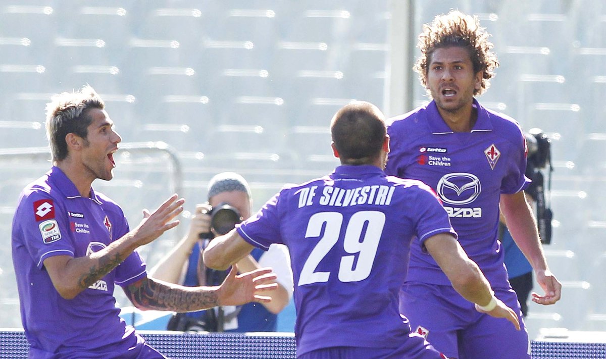 Alessio Cerci ("Fiorentina", dešinėje) su komandos draugais džiaugiasi įvarčiu