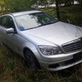Įspūdingos „Mercedes“ gaudynės: po 17 kilometrų bėglys nuplėšė numerius ir dingo miške