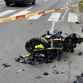 Taisykles pažeidusi policininkė susidūrė su motociklu, jo vairuotojas – sužeistas