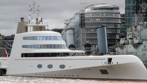 Prabangių britų jachtų pardavimai – didžiausi nuo 2008 m. finansų krizės
