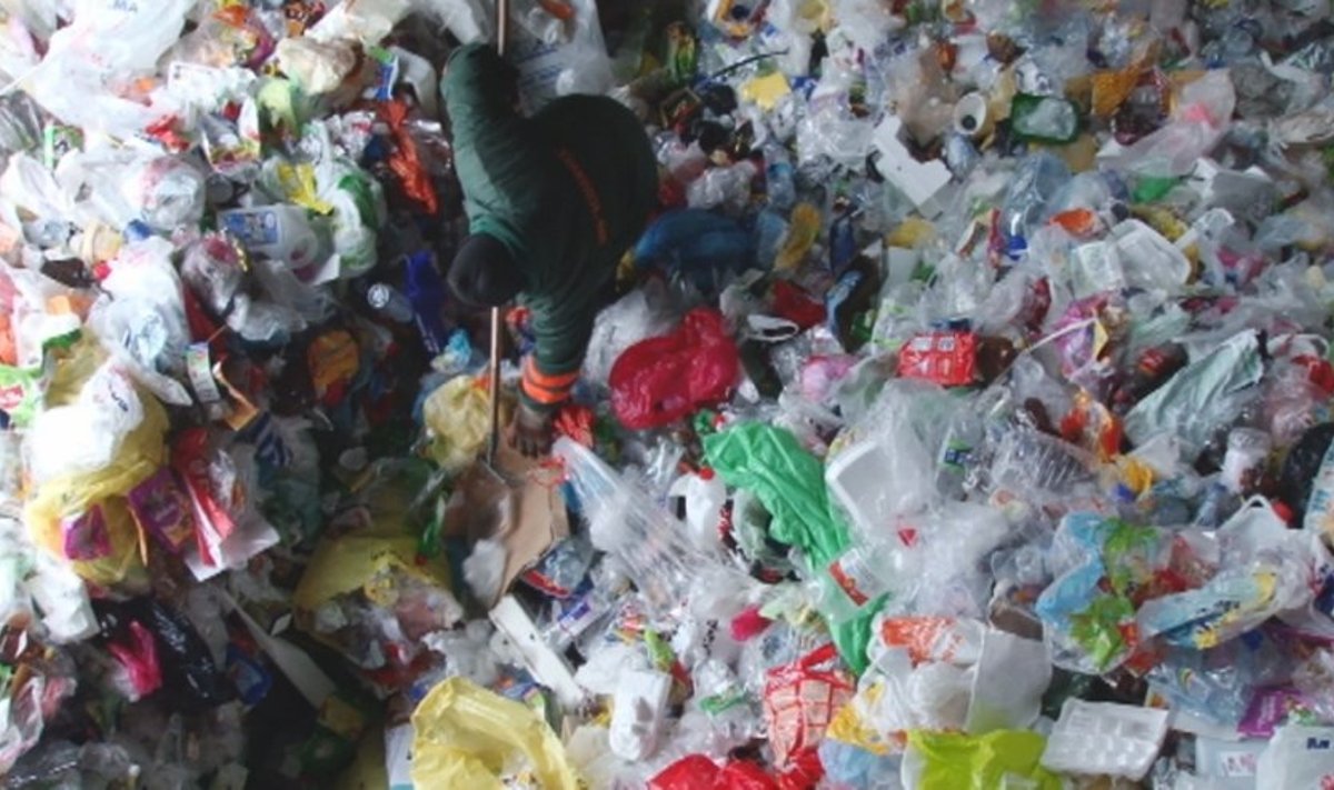 Bendrovė „Ecoservice“ per mėnesį perdirba apie 10-12 tonų PET butelių 