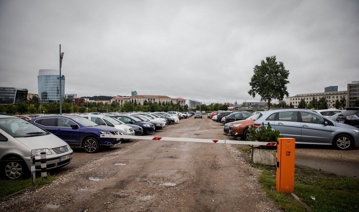 Seimo kanceliarijos automobilių aikštelė