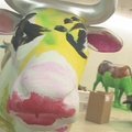 Dailininkų išmargintos „Gerumo karvutės“ pavasarį pasklis po Vilnių