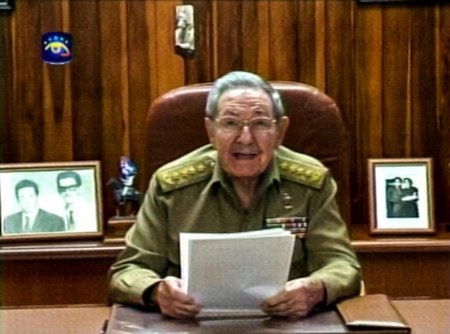 Raulis Castro praneša, kad Kuba atkūrė diplomatinius santykius su JAV