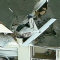 Jungtinėse Valstijose lėktuvas rėžėsi į gyvenamąjį pastatą