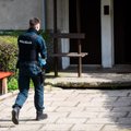 Incidentas Klaipėdoje: į butą įsiveržęs nepažįstamasis užpuolė vyriškį, plaktuku išdaužė daiktus ir pavogė piniginę