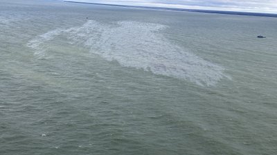Ties Būtinge į jūrą išsiliejo nafta, aplinkosaugininkai tęsia darbus  