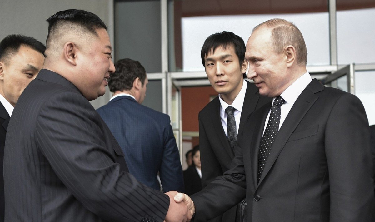 Vladimiras Putinas susitinka su Kim Jong-unu