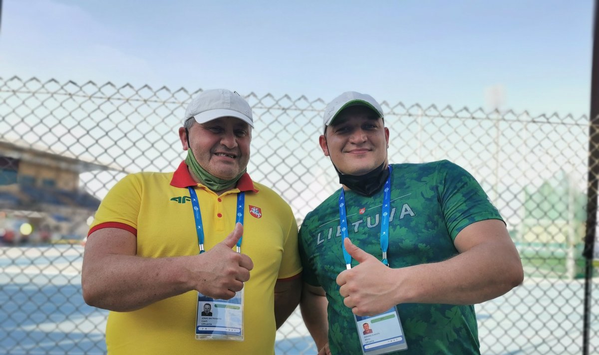 Donatas Dundzys (dešinėje), treneris Jonas Baltrušaitis (Foto: parateam.lt)
