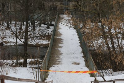 Pėsčiųjų tiltas, nuo kurio nustumta mirė septyniolikmetė