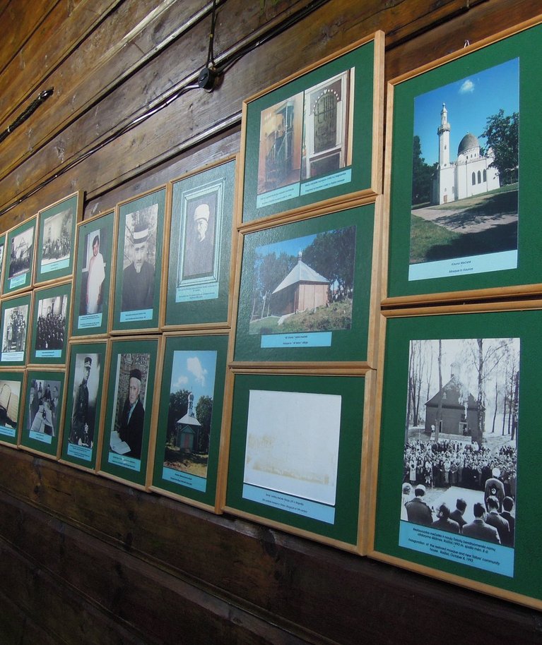 Istorinių nuotraukų ekspozicija mečetėje (D. Varnaitės nuotr.)