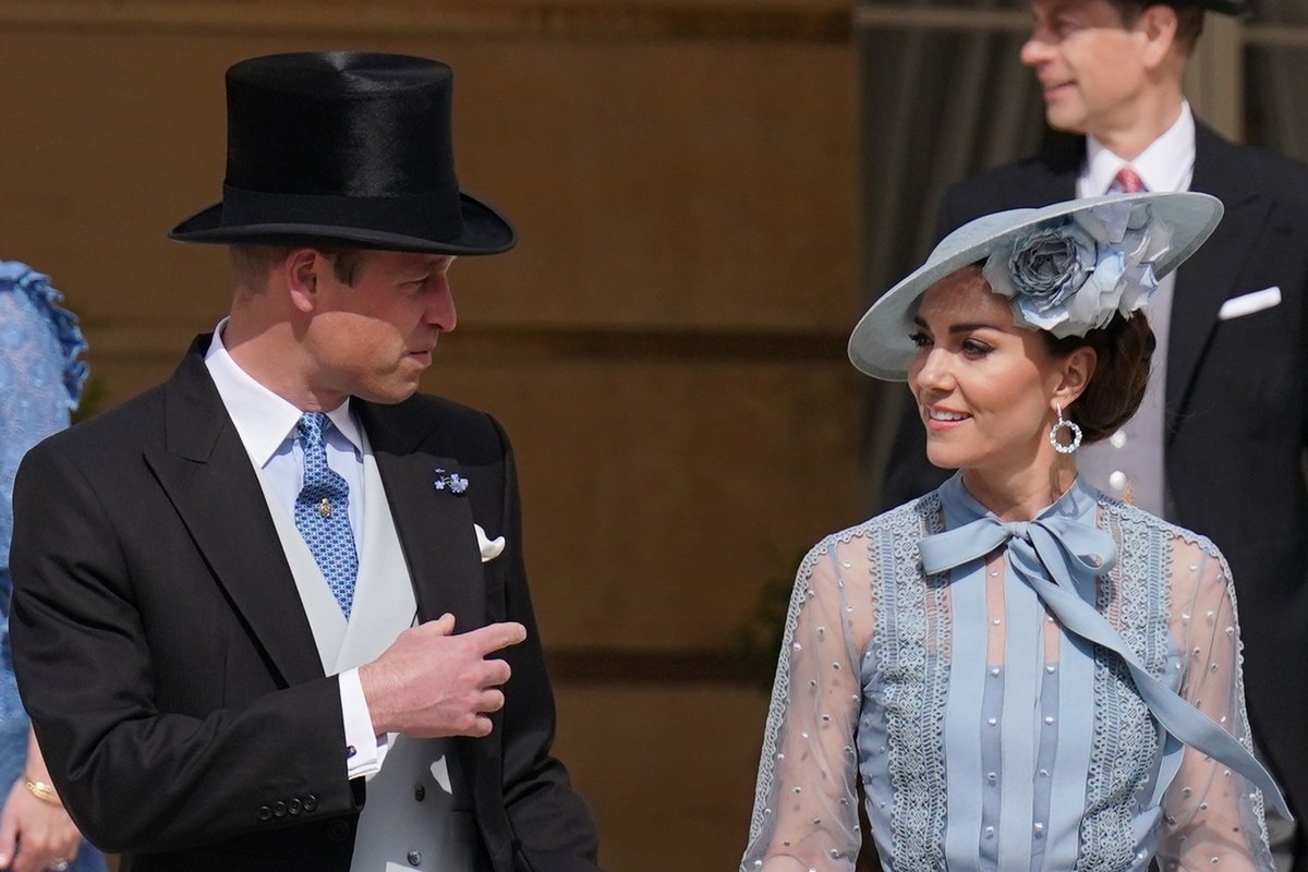 Kate Middleton ha scelto un abito indossato una volta per il Garden Party di Buckingham Palace: ecco come dovrebbe essere una vera principessa!