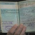 E.Lucasas perdavė savo pasą su pirmąja nepriklausomos Lietuvos viza