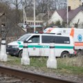 Panevėžyje – itin retas įvykis: traukinio partrenktas ir po vagonu atsidūręs vyras ištrauktas gyvas