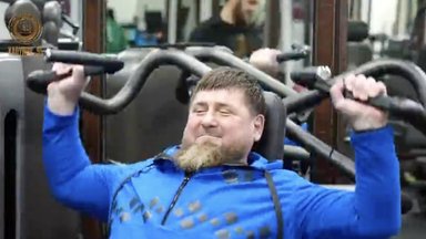 Po pranešimų apie sunkią ligą Kadyrovas pasirodė vaizdo įraše