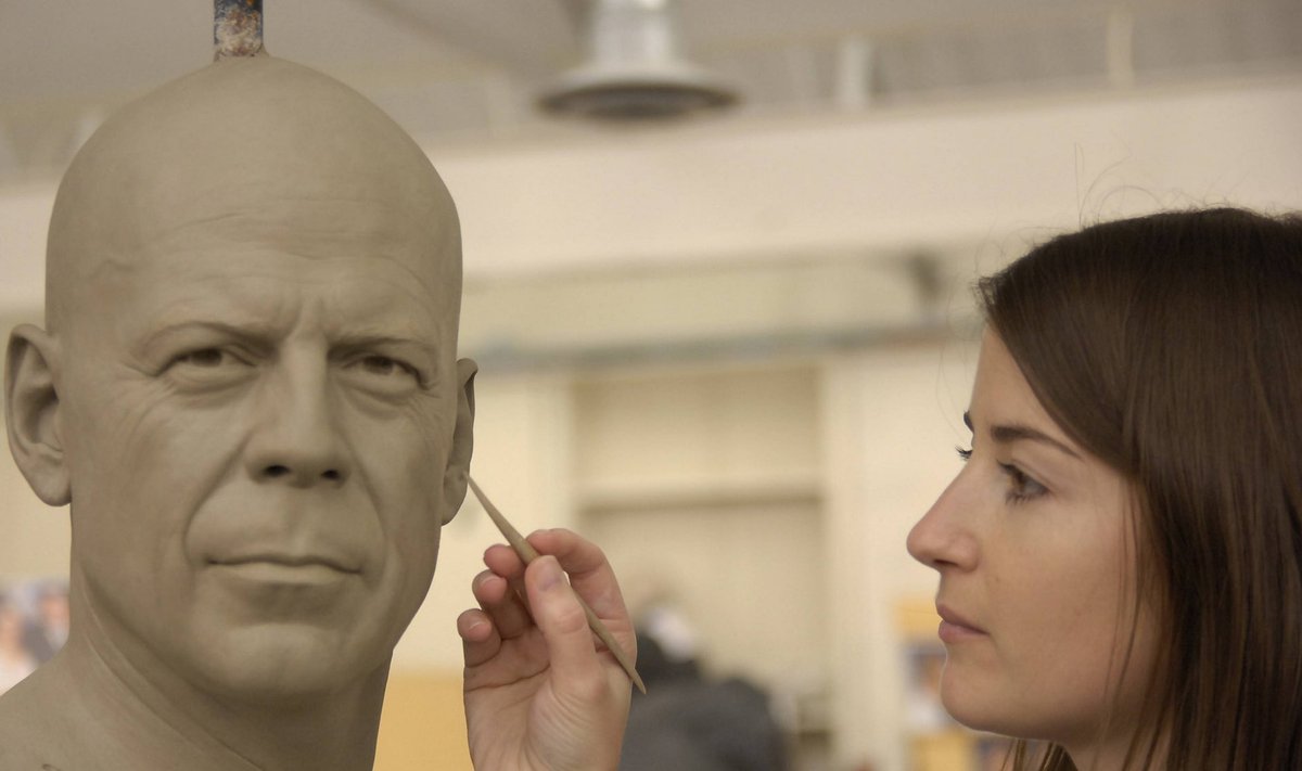 Gaminama Bruce Willis skulptūra